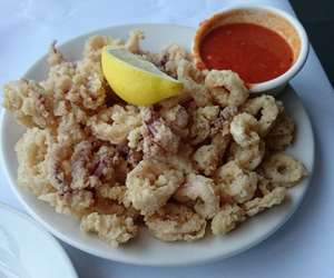 fried calamari with marinara