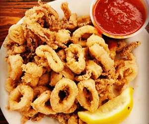 fried calamari with marinara