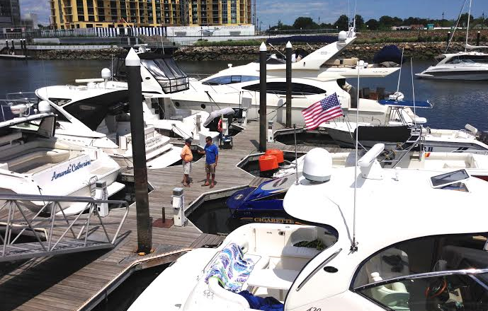 Stamford, CT Restaurant | Boats | Crab Shell Restaurant